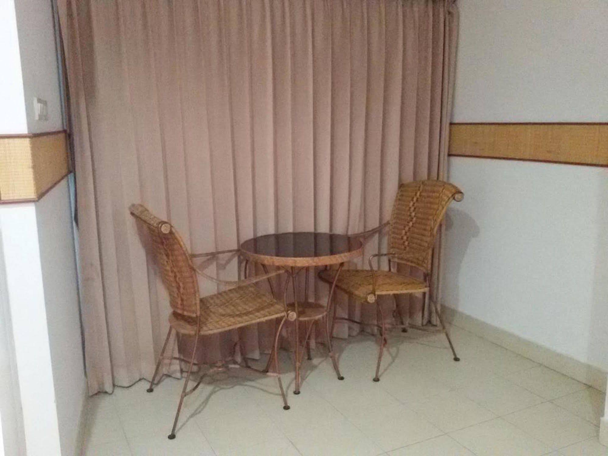 Aparthotel Rattakit Mansion Pattaya Zewnętrze zdjęcie