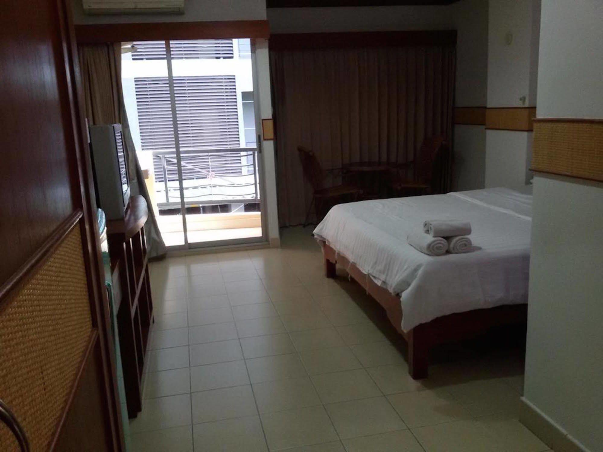 Aparthotel Rattakit Mansion Pattaya Zewnętrze zdjęcie